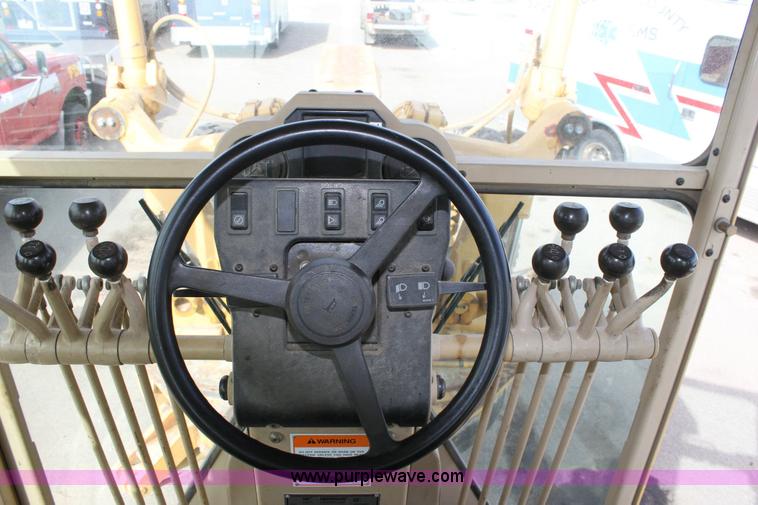image for item 6194 1995 Caterpillar 140H motor grader