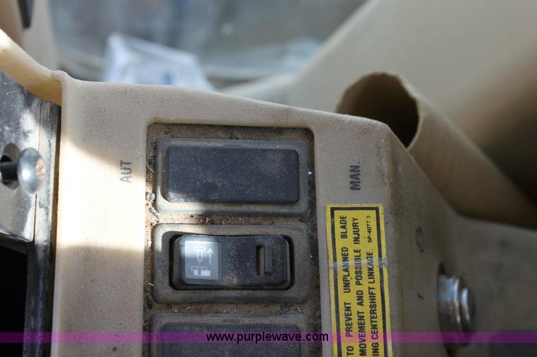 image for item 6194 1995 Caterpillar 140H motor grader