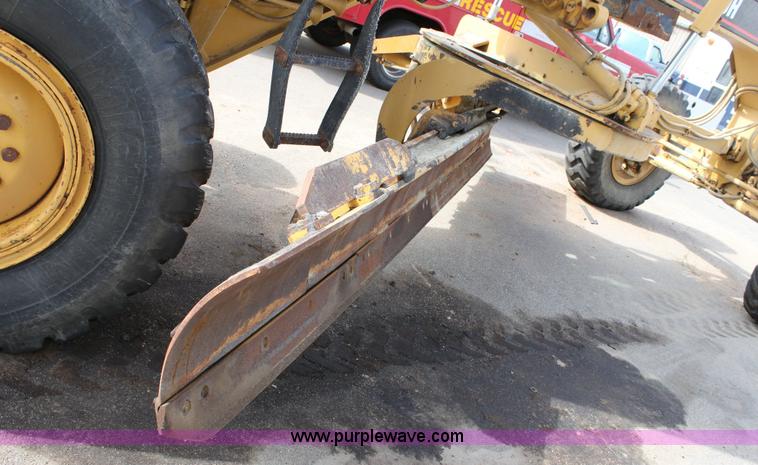 image for item 6194 1995 Caterpillar 140H motor grader