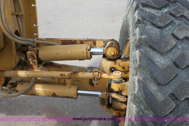image for item 6194 1995 Caterpillar 140H motor grader