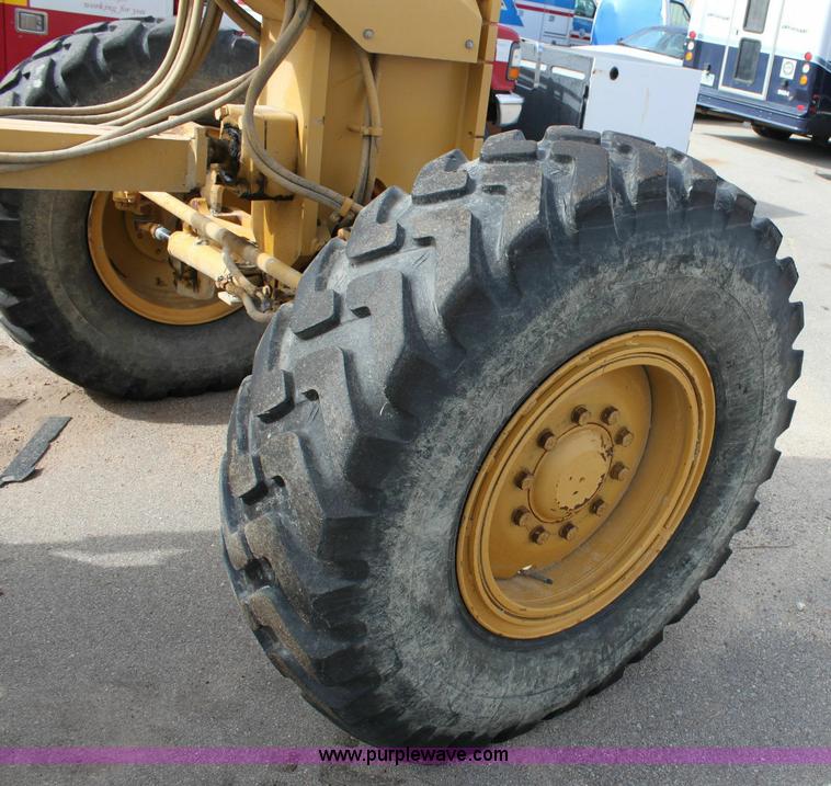 image for item 6194 1995 Caterpillar 140H motor grader