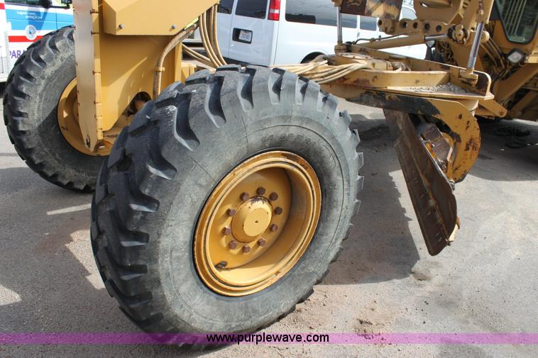image for item 6194 1995 Caterpillar 140H motor grader