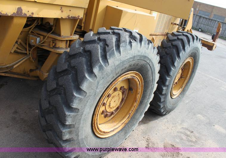 image for item 6194 1995 Caterpillar 140H motor grader