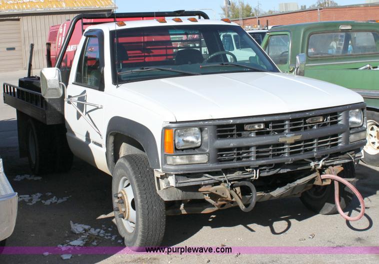 image for item 6256 2000 Chevrolet K3500 flat-bed pickup