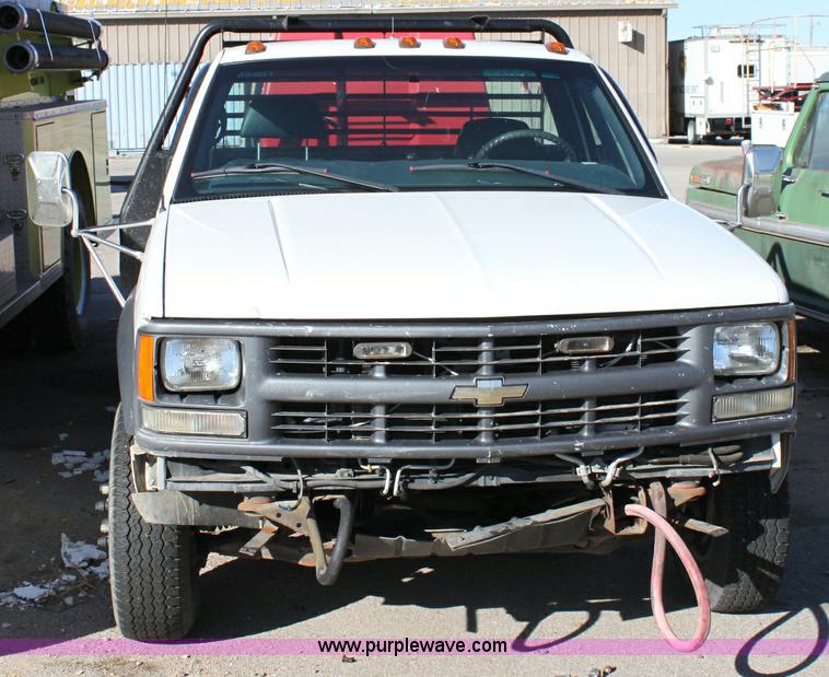 image for item 6256 2000 Chevrolet K3500 flat-bed pickup