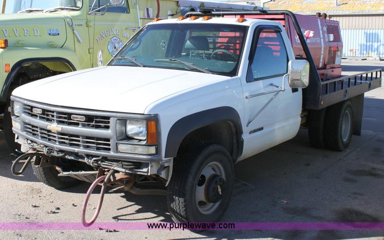 image for item 6256 2000 Chevrolet K3500 flat-bed pickup