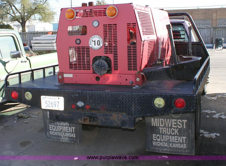 image for item 6256 2000 Chevrolet K3500 flat-bed pickup