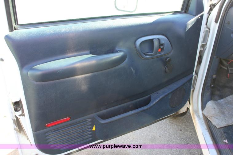 image for item 6256 2000 Chevrolet K3500 flat-bed pickup