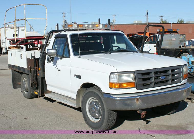 image for item 6258 1996 Ford F250 flat-bed pickup