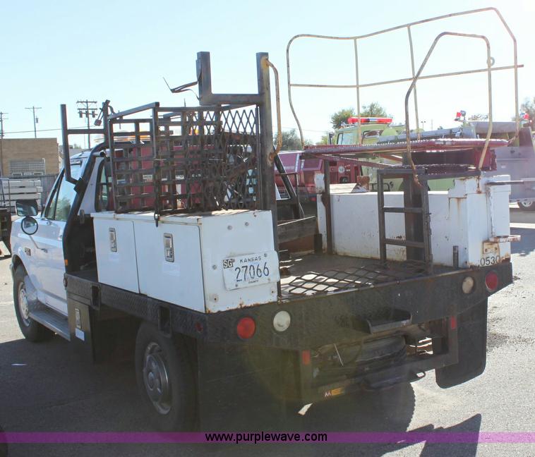 image for item 6258 1996 Ford F250 flat-bed pickup