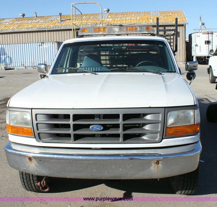 image for item 6258 1996 Ford F250 flat-bed pickup