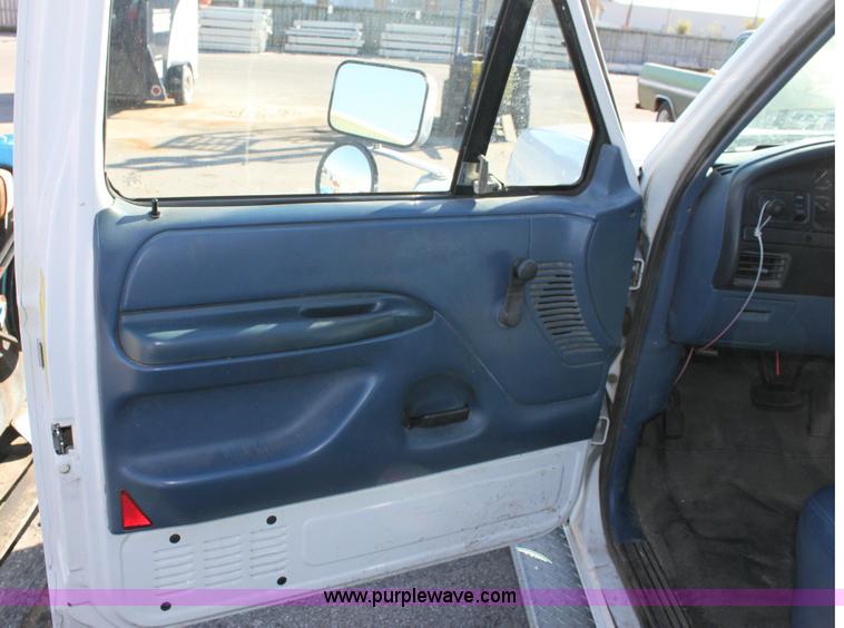 image for item 6258 1996 Ford F250 flat-bed pickup