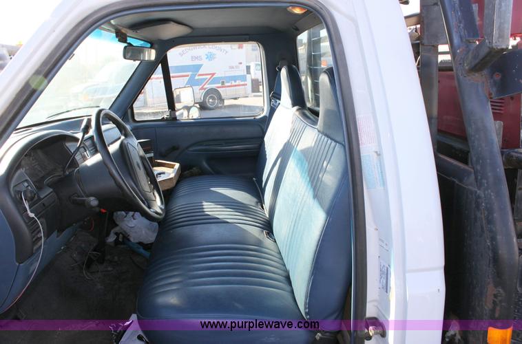 image for item 6258 1996 Ford F250 flat-bed pickup