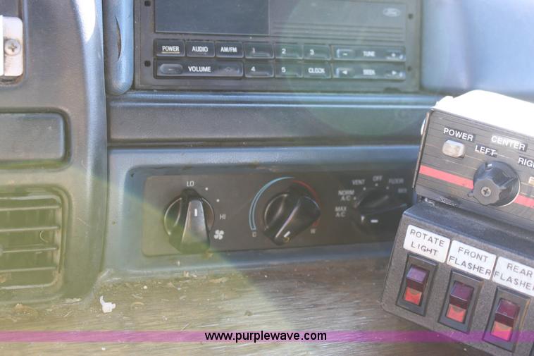 image for item 6258 1996 Ford F250 flat-bed pickup