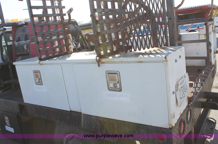 image for item 6258 1996 Ford F250 flat-bed pickup