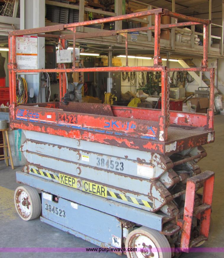image for item 6564 2001 Skyjack SJIII 3226 scissor lift