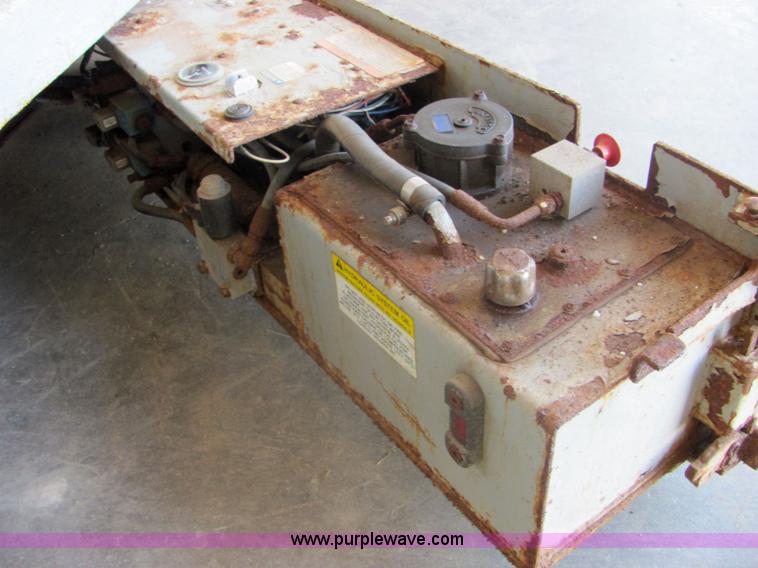 image for item 6564 2001 Skyjack SJIII 3226 scissor lift