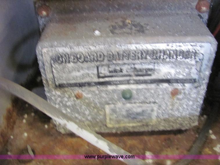 image for item 6564 2001 Skyjack SJIII 3226 scissor lift