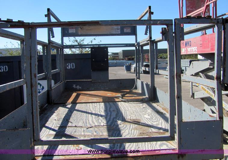 image for item 6568 Mark Lift CH26NEP scissor lift