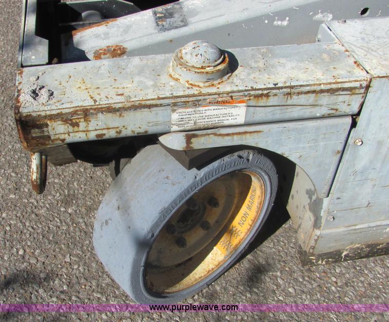 image for item 6578 1997 Mec 2033ES scissor lift