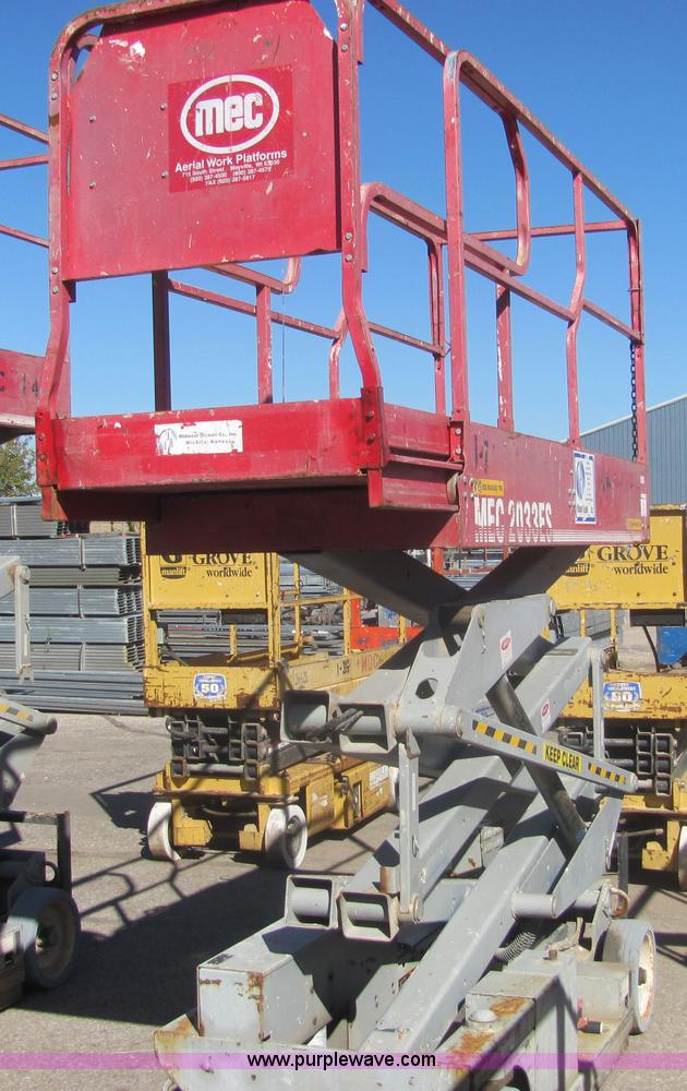 image for item 6579 1998 Mec 2033ES scissor lift