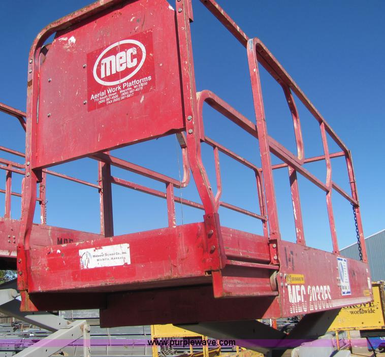 image for item 6579 1998 Mec 2033ES scissor lift