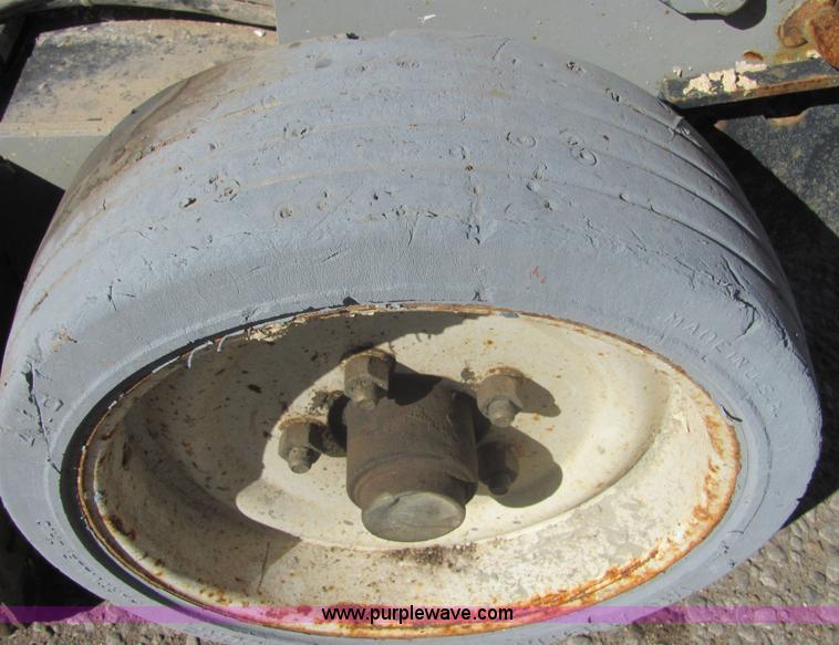 image for item 6579 1998 Mec 2033ES scissor lift