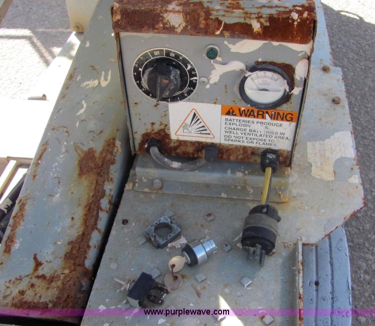 image for item 6579 1998 Mec 2033ES scissor lift