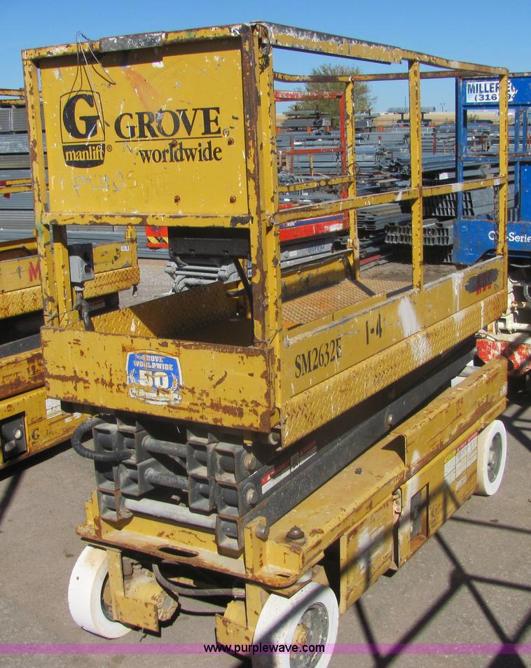 Grove SM2632E scissor lift in Wichita, KS Item 6580 sold Purple Wave