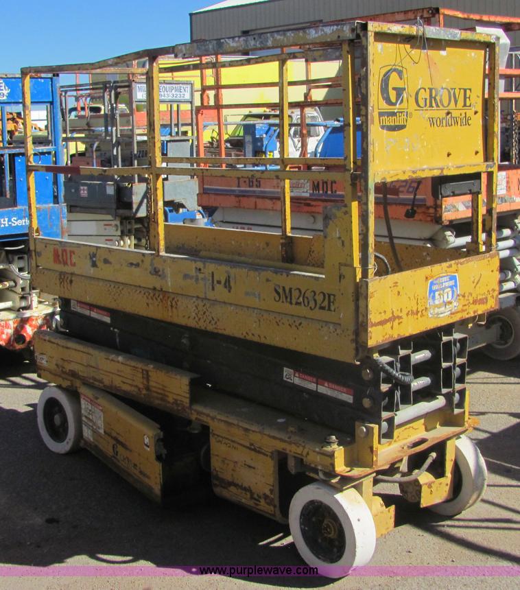 Grove SM2632E scissor lift in Wichita, KS Item 6580 sold Purple Wave