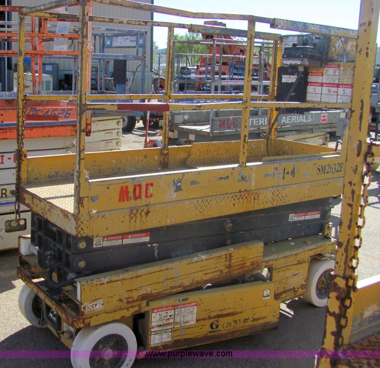 image for item 6580 Grove SM2632E scissor lift
