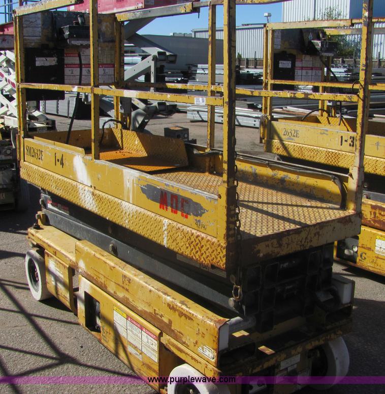 image for item 6580 Grove SM2632E scissor lift