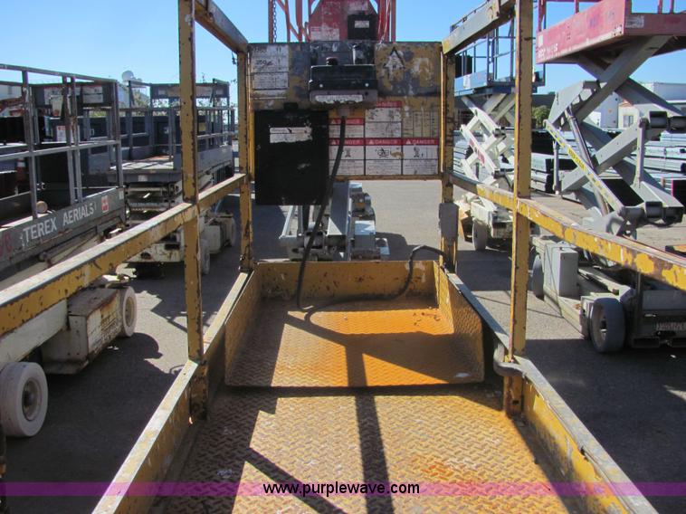 image for item 6580 Grove SM2632E scissor lift