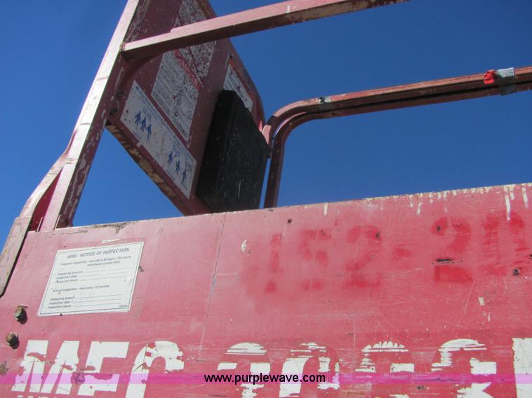image for item 6584 1998 Mec 2033ES scissor lift