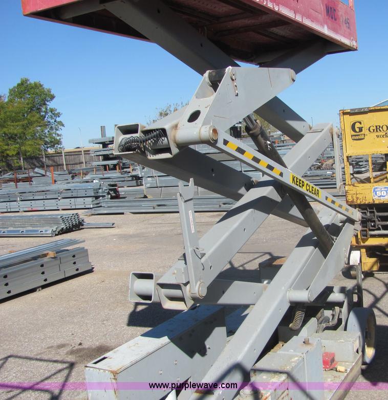 image for item 6584 1998 Mec 2033ES scissor lift