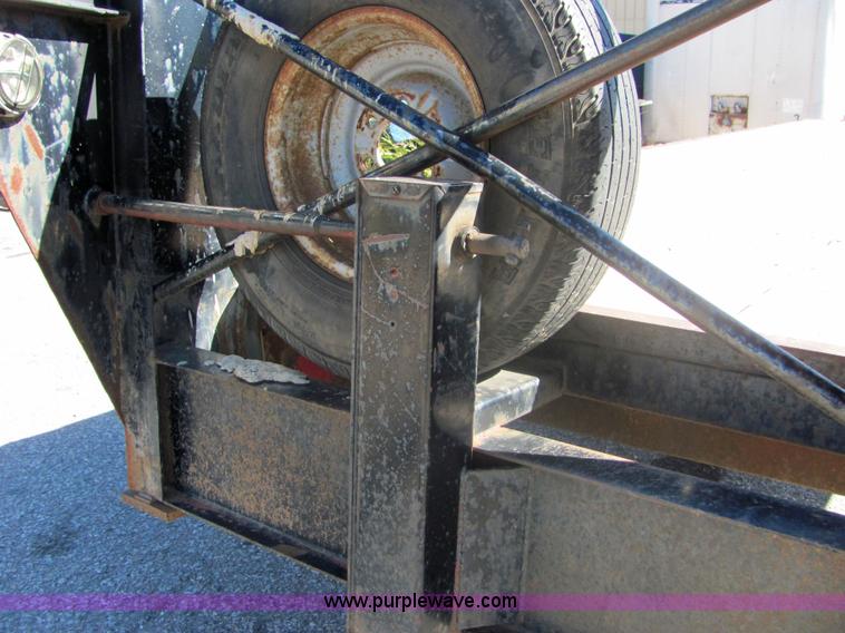 image for item 6588 1970 Hercules 24 gooseneck trailer