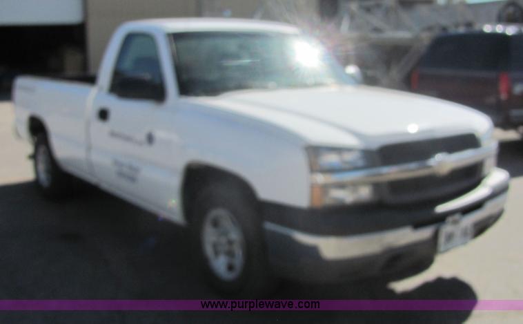 image for item 6589 2003 Chevrolet C1500 Silverado pickup truck