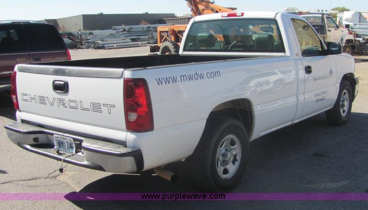 image for item 6589 2003 Chevrolet C1500 Silverado pickup truck