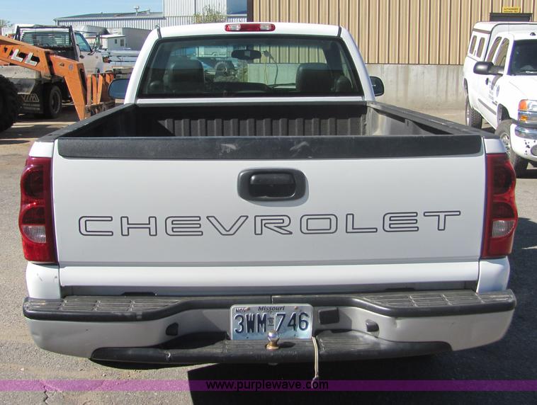 image for item 6589 2003 Chevrolet C1500 Silverado pickup truck