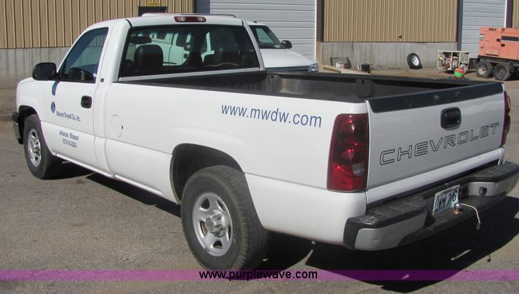 image for item 6589 2003 Chevrolet C1500 Silverado pickup truck