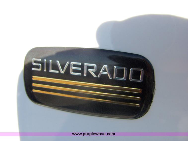 image for item 6589 2003 Chevrolet C1500 Silverado pickup truck