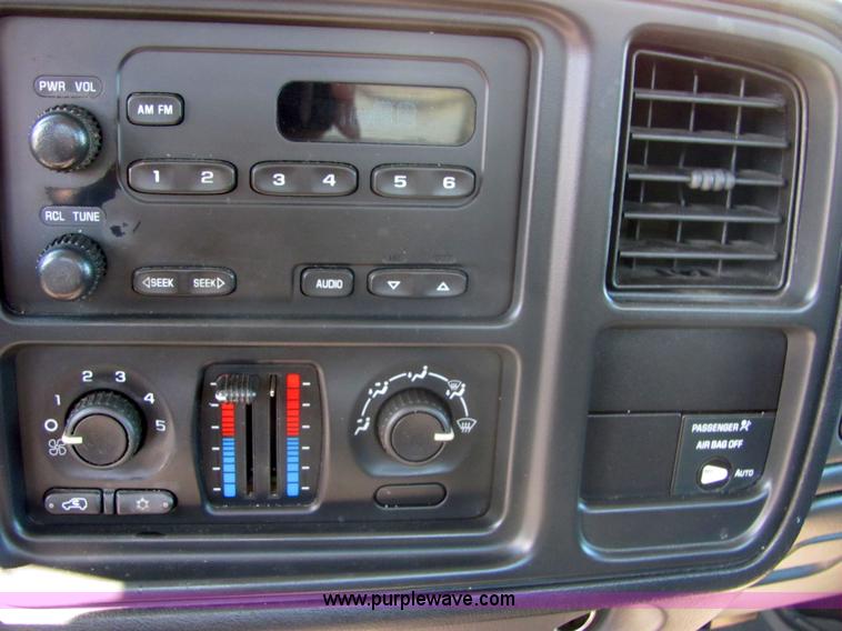 image for item 6589 2003 Chevrolet C1500 Silverado pickup truck