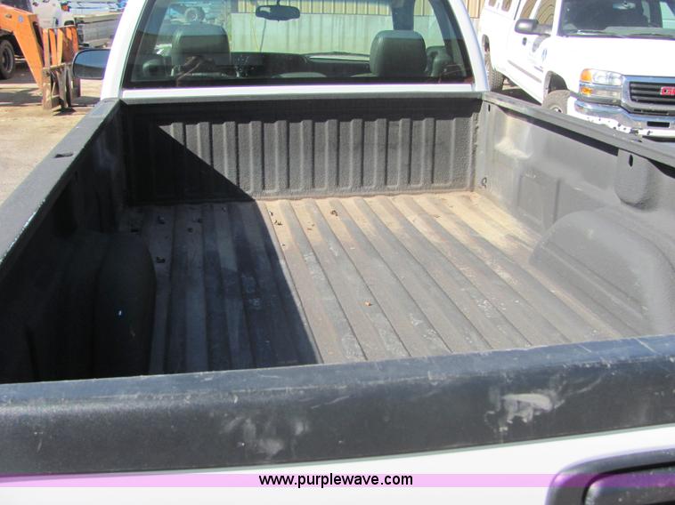 image for item 6589 2003 Chevrolet C1500 Silverado pickup truck