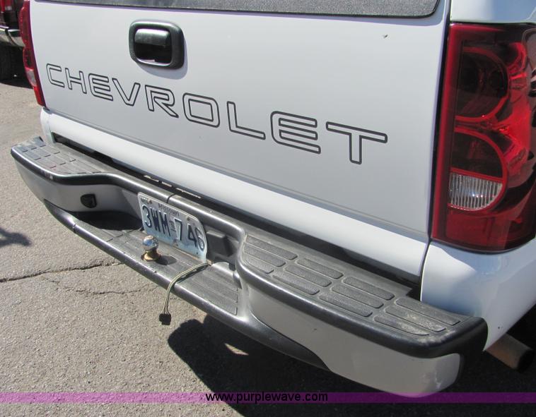 image for item 6589 2003 Chevrolet C1500 Silverado pickup truck