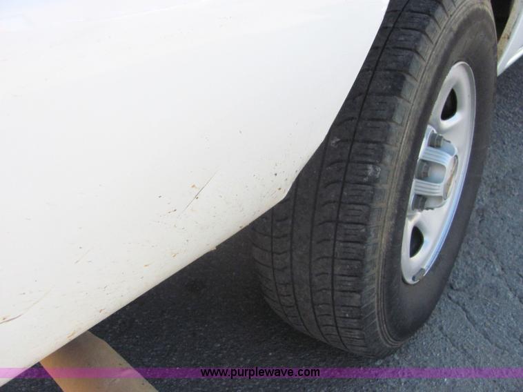 image for item 6589 2003 Chevrolet C1500 Silverado pickup truck