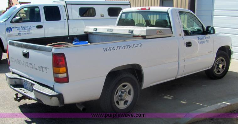 image for item 6639 2001 Chevrolet C1500 Silverado pickup truck