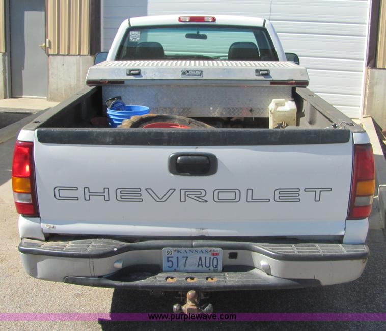 image for item 6639 2001 Chevrolet C1500 Silverado pickup truck