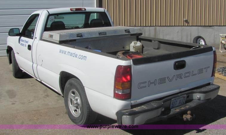 image for item 6639 2001 Chevrolet C1500 Silverado pickup truck