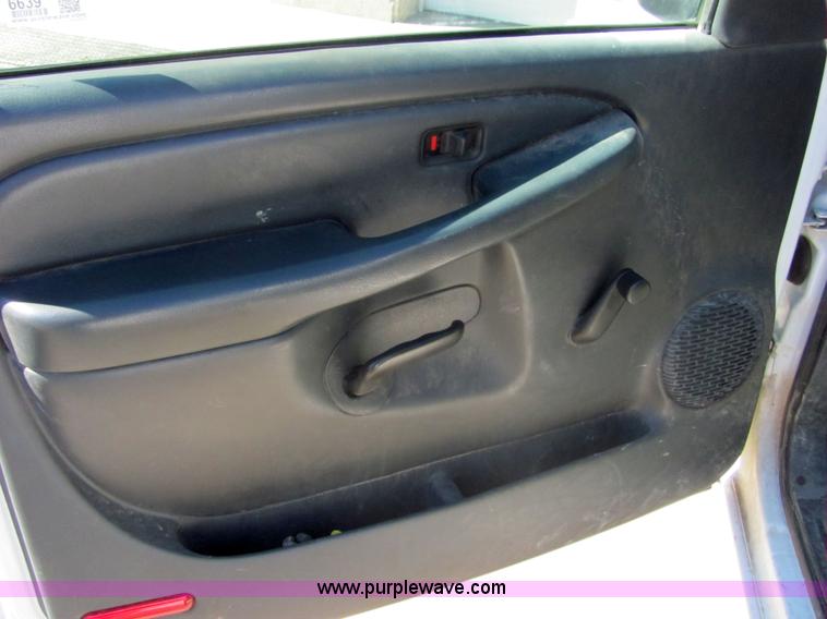 image for item 6639 2001 Chevrolet C1500 Silverado pickup truck