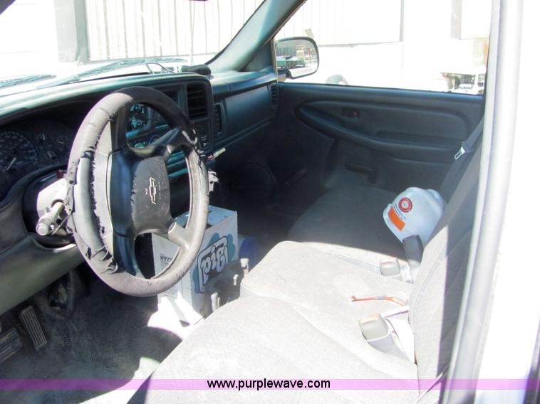 image for item 6639 2001 Chevrolet C1500 Silverado pickup truck